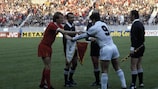 Phil Thompson (links) und Carlos Santillana vor dem Endspiel 1981
