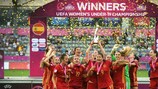 Une Espagne record conserve le titre
