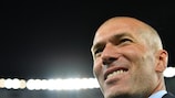 Zinédine Zidane deixou o cargo de treinador do Real Madrid após conquistar a UEFA Champions League pela terceira vez consecutiva