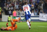 Francisco Soares festeja após marcar o golo da vitória do Porto sobre o Tondela