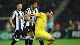 Chelsea's Davide Zappacosta (right) holds off Amr Warda of PAOK