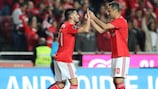 Pizzi (esquerda) festeja com Jonas após marcar o primeiro golo do Benfica frente ao Braga