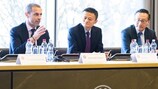Президент УЕФА Александер Чеферин на встрече с Джеком Ма и Джо Цаем