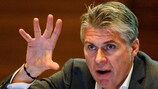 Roberto Rosetti, responsable en chef de l'arbitrage de l'UEFA, a informé les clubs de l'UEFA Champions League sur le déploiement des VAR