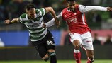 Nemanja Gudelj (Sporting CP) tenta travar a progressão de Dyego Sousa (SC Braga)