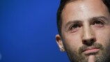 Domenico Tedesco - wie stabil ist der Strohhalm, an den sich Schalke klammert?