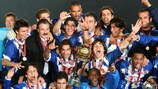 FC Porto players celebrate their European/South American Cup triumph
