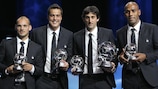 Los ganadores de 2010 Wesley Sneijder, Júlio César, Diego Milito y Maicon posan con sus trofeos