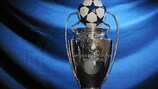 Trofeo y balón de la UEFA Champions League