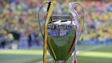 Dieser Pokal wartet auf den Sieger: Die Trophäe der UEFA Champions League