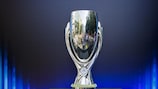 EL trofeo de la Supercopa de la UEFA