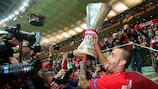 Aleix Vidal fête la victoire en UEFA Europa League