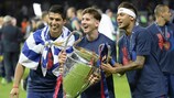 Neymar, Lionel Messi e Luis Suárez depois de ganharem a UEFA Champions League, em Junho