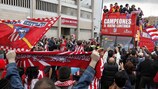 Os jogadores do Atlético foram recebidos por milhares de pessoas na capital espanhola