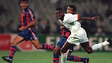 Milans Marcel Desailly im Zweikampf mit Barcelonas Romário im Finale der UEFA Champions League 1994