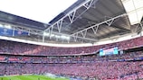 Adeptos do Bayern durante a visita bem-sucedida da sua equipa a Wembley, em Maio