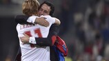 Ivan Rakitić e Unai Emery festejam o triunfo do Sevilha na final de 2013/14 da UEFA Europa League