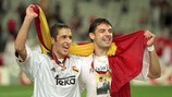 Raúl González e Fernando Morientes festejam a vitória na primeira final do novo século.