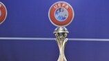 Der Pokal der UEFA U17 EURO