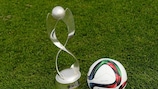 El trofeo del Campeonato de Europa Femenino Sub-17 de la UEFA