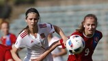 Damaris Egurrola (España) y Michela Dubcova (República Checa) durante el triunfo español por 0-1 en la segunda jornada