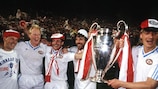 Edward Linskens, Ronald Koeman, Jan Heintze, Eric Gerets und Wim Kieft gewannen 1988 mit der PSV Eindhoven den Pokal der europäischen Meistervereine