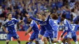 Il Chelsea esulta dopo il rigore di Drogba