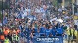 O Chelsea desfila o troféu da UEFA Champions League em Londres