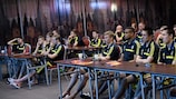 Futebolistas suecos ouvem a apresentação da UEFA sobre manipulação de resultados