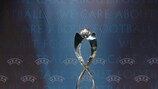 Der Pokal der UEFA U17-EURO der Frauen
