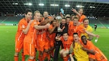 Dutch retain crown with shoot-out win