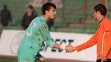 England goalkeeper Luke Coddington shakes hands with Netherlands player Rai Vloet