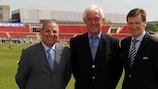 Ross Mathie (centre) with Spain U17 coach Ginés Meléndez (left) and UEFA technical director Andy Roxburgh at this year's finals in Serbia