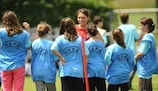 A UEFA está a investir no futebol jovem feminino