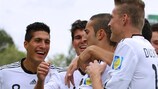 A Alemanha festeja um dos golos no triunfo por 3-2 sobre a Inglaterra, no México