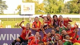 Espanha renova título com golo de Pomares