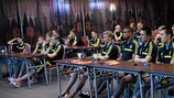 Los jugadores de Suecia escuchan una charla sobre el amaño de partidos
