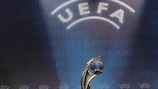 Le trophée du Championnat d'Europe féminin de l'UEFA