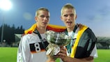 Les frères Sven et Lars Bender fêtent le succès de l'Allemagne en 2008