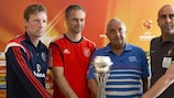 Scot Gemmill, Christian Wück, Bertrand Choffat and Emílio Peixe with the trophy