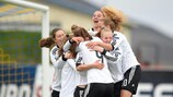 Deutschland feiert das erste Tor gegen Island durch Victoria Krug
