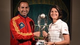 Pedro López and Monica Di Fonzo with the Women's Under-17 trophy they will contest on Saturday