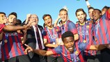 Os jogadores do Barcelona celebram a vitória na UEFA Youth League