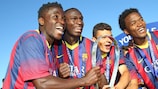 O Barcelona festeja a conquista da edição inaugural da UEFA Youth League