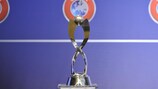 Il trofeo dei Campionati Europei Femminili UEFA Under 17