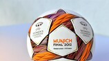 Einen signierten Finalball der Women's Champions League gewinnen