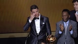 Cristiano Ronaldo recebe a Bola de Ouro
