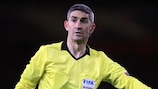 Alberto Undiano Mallenco referees his last match in Porto