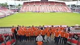 Kursteilnehmer im Stadion des FC Utrecht.