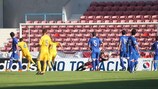 Braga keeper Simão Barbosa saves a penalty from Volodymyr Matsuta (No6)